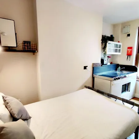 White's Row Resident Homestay London