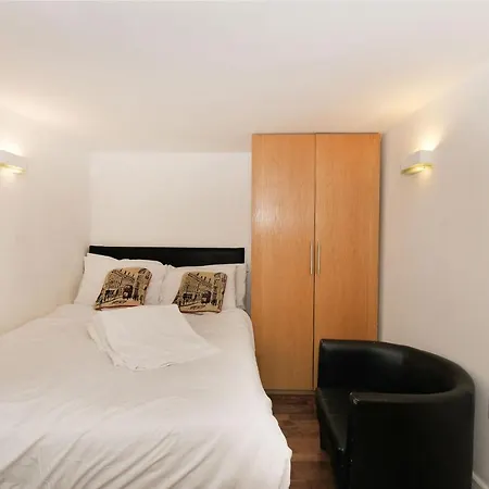 Kensington Comfort Apartment *
