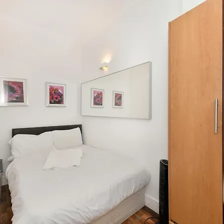 Kensington Comfort Apartment *