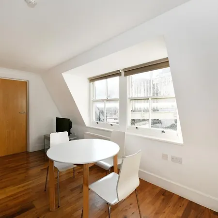 Kensington Comfort Apartment *