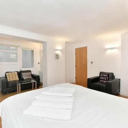 Kensington Comfort Apartment *