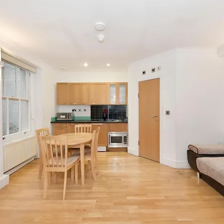 Kensington Comfort Apartment *