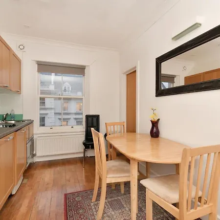 Kensington Comfort Apartment