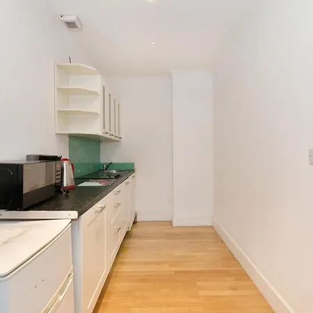 Kensington Comfort Apartment *