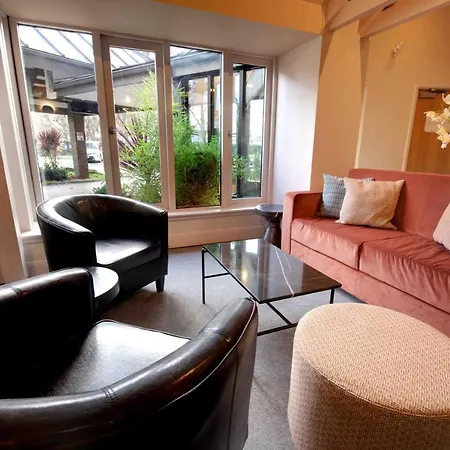 Waterloo Hub And 3* London