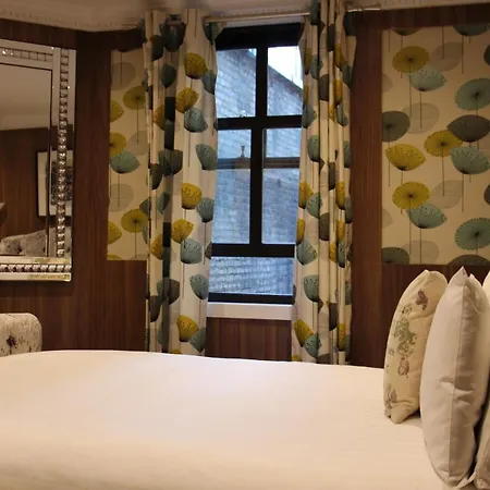 Cheshire Hotel 3*
