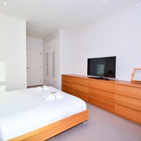 Canary Wharf - Corporate River View Apartments Apartment London