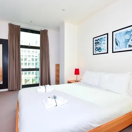 Canary Wharf - Corporate River View Apartments London