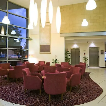 Hotel Ramada London North 4*