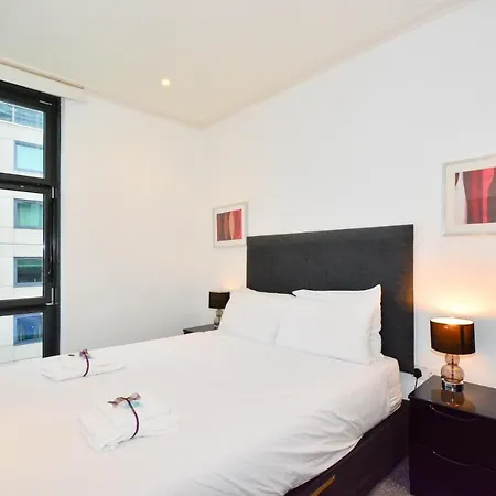 Canary Wharf - Corporate River View Apartments