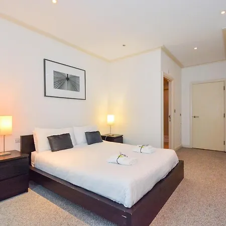 Canary Wharf - Corporate River View Apartments London
