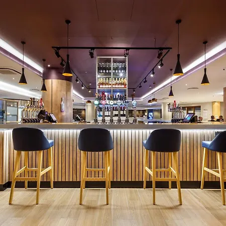 Holiday London - Heathrow M4,jct.4, An Ihg 4*