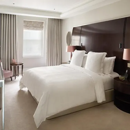 Four Seasons Residences At Ten Trinity Square 5* London