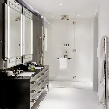 Four Seasons Residences At Ten Trinity Square Hotel London