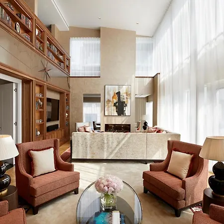 Four Seasons Residences At Ten Trinity Square 5*