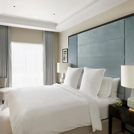 Hotel Four Seasons Residences At Ten Trinity Square 5*