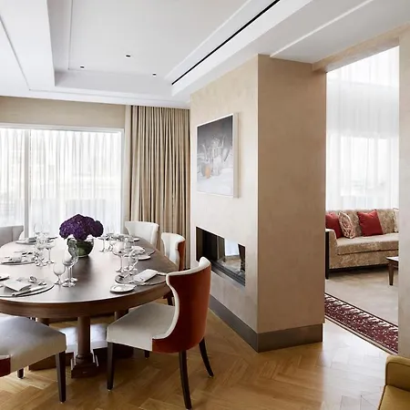 Four Seasons Residences At Ten Trinity Square Hotel