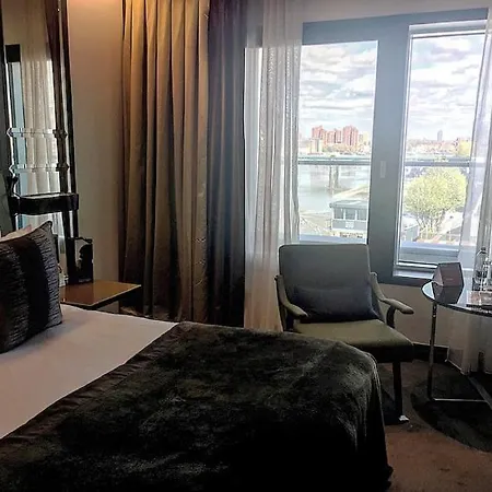 Crowne Plaza Battersea 4*