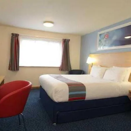 Travelodge Airport Szálloda