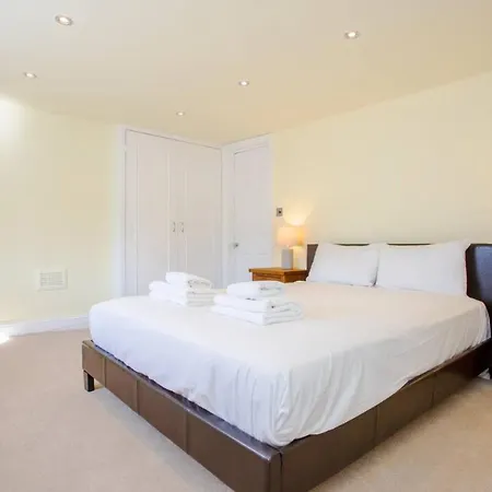 Large Luxury Townhouse In The Centre Of *