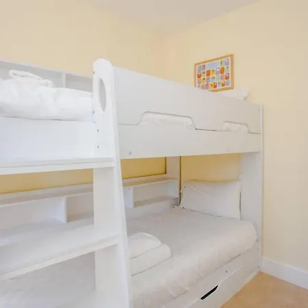 Large Luxury Townhouse In The Centre Of Greenwich
