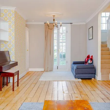 Large Luxury Townhouse In The Centre Of *