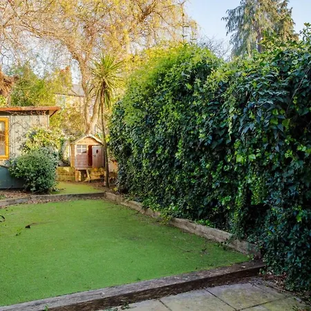 Large Luxury Townhouse In The Centre Of Greenwich