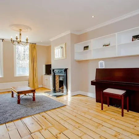 Large Luxury Townhouse In The Centre Of Appartement