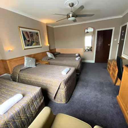 Lampton Pensionat 3*