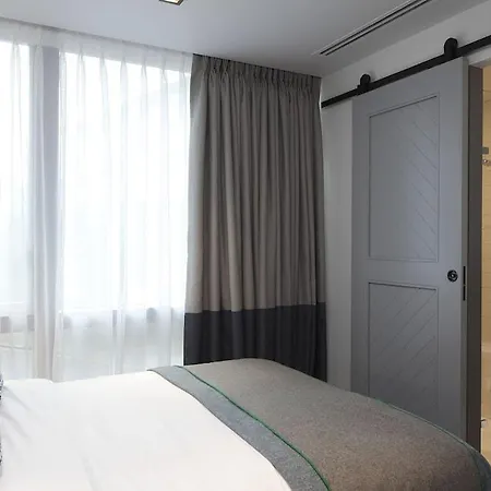 By Marriott Tower Bridge Hotel 4*