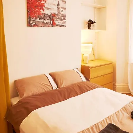 Homestay In Queen's Park *