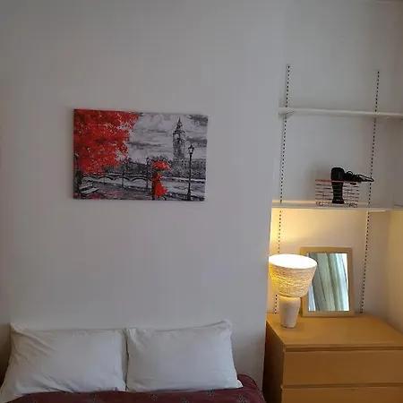 In Queen's Park Homestay *