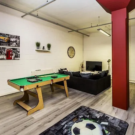 Apartment Amazing Flat With Recreational Activities For Large Families! London