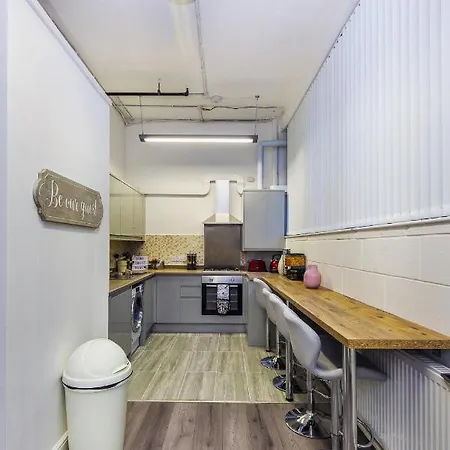 Amazing Flat With Recreational Activities For Large Families! London