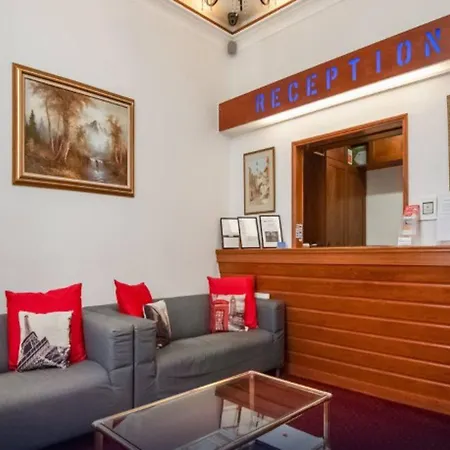 Hotel St George's