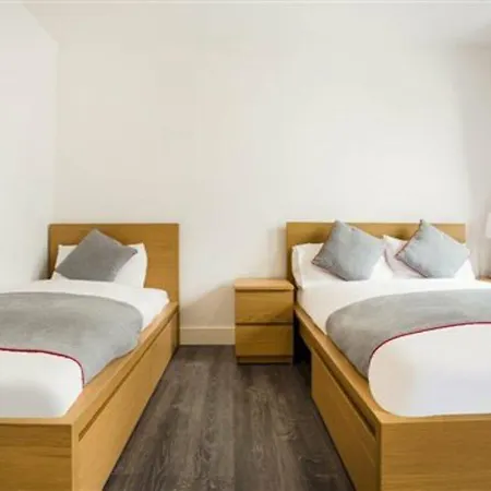 Oyo Broadway Hotel