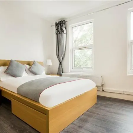 Oyo Broadway 2* Brentford