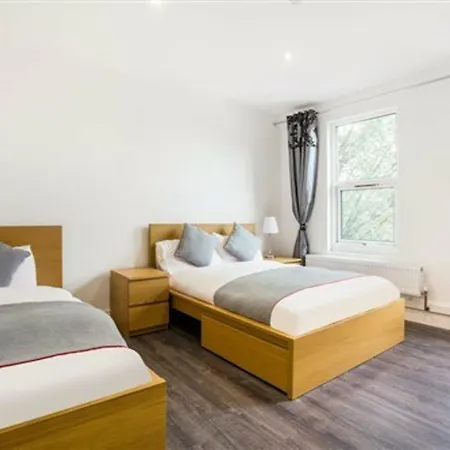 Oyo Broadway Hotel