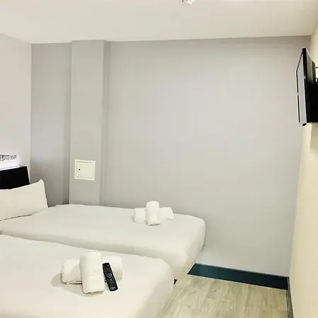 Hotel Easyhotel Shoreditch 3*
