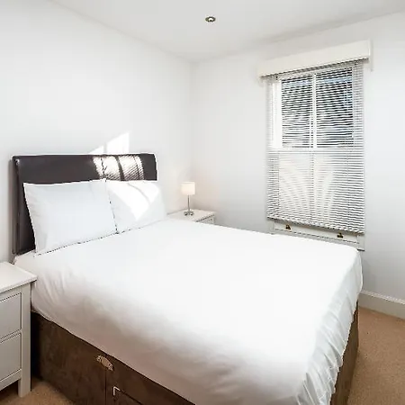 Oyo 127 Lower Marsh Hotel