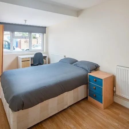 Oyo 108 Bancroft Road London