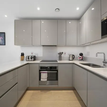 Stylish Near Central Free Wifi Apartment