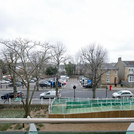 Skyvillion - Cozy In Town With Free Parking & Wifi *