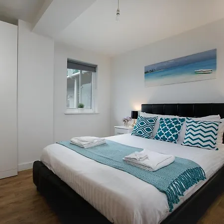 Skyvillion - Cozy In Town With Free Parking & Wifi