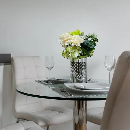 Skyvillion - Cozy In Town With Free Parking & Wifi Apartment Enfield