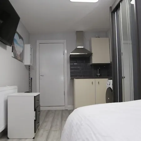 A A Guest Nightingale Chalet