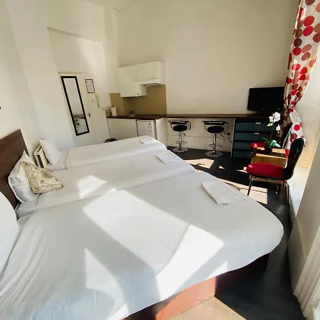 St. George'S Apartments *