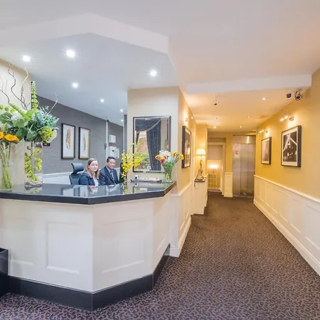 Aparthotel Collingham Serviced 4*