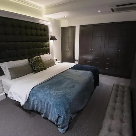 The Exhibitionist 5* London