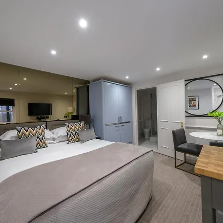 Aparthotel Collingham Serviced 4*